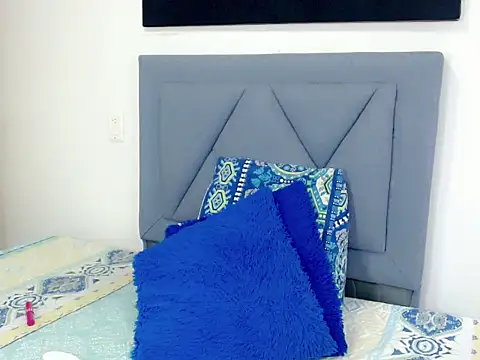 dominic 00 online show from December 2025 09:44:01 PM