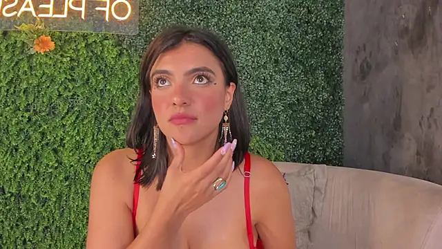 emmiily z online show from February 2025 08:00:02 PM