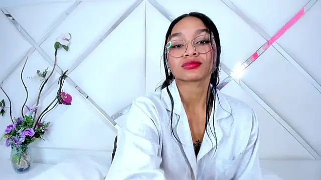 Snapshot of Lynda_Bonnie chatting on March 2025 04:04:01 PM Lynda Bonnie online show from March 2025 04:04:01 PM