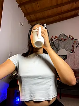 Maryybellax online show from October 2025 01:39:01 AM