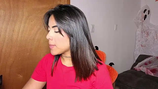 Maryybellax online show from October 2025 10:41:02 PM