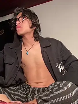 Snapshot of shadowsofgarden chatting on February 2025 04:05:02 AM shadowsofgarden online show from February 2025 04:05:02 AM