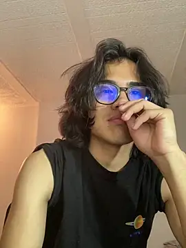 Snapshot of shadowsofgarden chatting on March 2025 01:14:02 AM shadowsofgarden online show from March 2025 01:14:02 AM