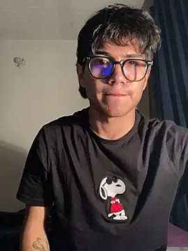 Snapshot of shadowsofgarden chatting on March 2025 01:24:01 AM shadowsofgarden online show from March 2025 01:24:01 AM