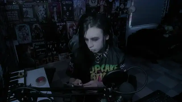 Snapshot of rotten_dreams chatting on February 2025 09:42:02 PM rotten dreams online show from February 2025 09:42:02 PM