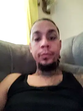 Snapshot of Rican8inches chatting on February 2025 08:32:01 PM Rican8inches online show from February 2025 08:32:01 PM