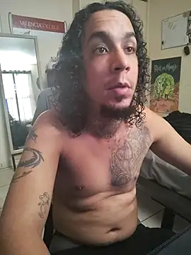 Snapshot of Rican8inches chatting on February 2025 09:31:02 PM Rican8inches online show from February 2025 09:31:02 PM