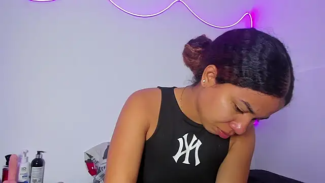 MELINAMARTINS online show from February 2026 10:26:02 PM