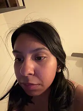 Snapshot of Valeedoll chatting on March 2026 04:20:02 AM Valeedoll online show from March 2026 04:20:02 AM