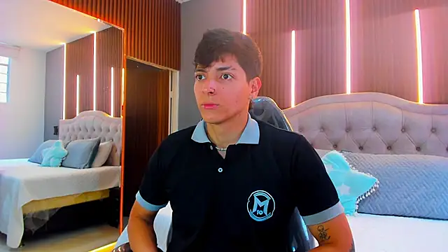  JacobMiller   online show from September 2025 07:41:02 PM