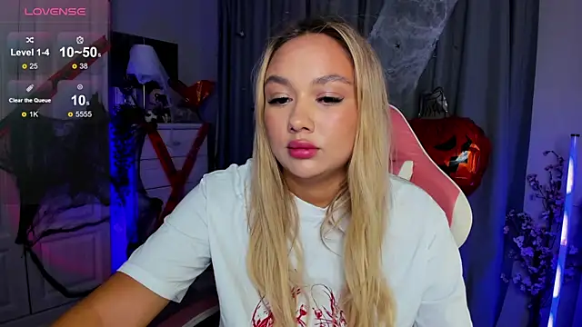 Snapshot of _Loneve__ chatting on October 2025 01:45:01 PM  Loneve   online show from October 2025 01:45:01 PM