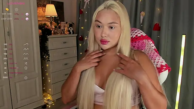 Snapshot of _Loneve__ chatting on March 2026 02:17:01 PM Loneve online show from March 2026 02:17:01 PM