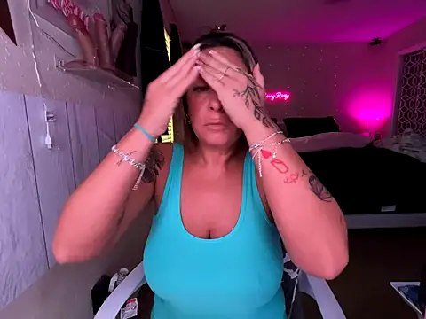 bossyroxy84 online show from September 2025 06:31:02 PM