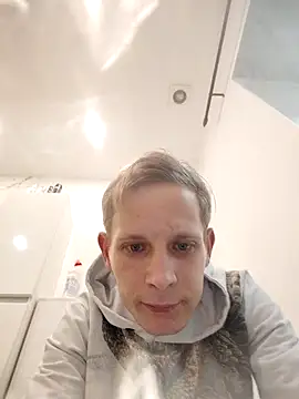 Kamilll94xh online show from November 2025 05:51:02 PM