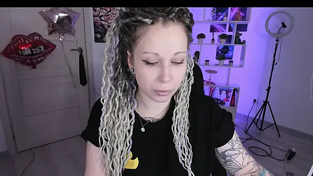 HoneySallyMoore online show from October 2025 05:12:01 PM