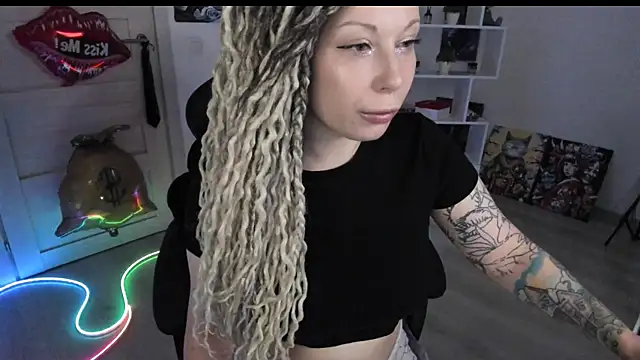 Snapshot of HoneySallyMoore chatting on July 2026 01:53:02 AM HoneySallyMoore online show from July 2026 01:53:02 AM