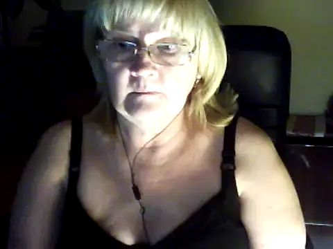 Snapshot of Violet5364 chatting on November 2025 07:45:02 PM Violet5364 online show from November 2025 07:45:02 PM
