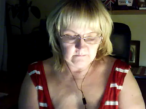 Snapshot of Violet5364 chatting on November 2025 09:35:02 PM Violet5364 online show from November 2025 09:35:02 PM