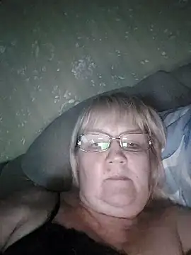 Snapshot of Violet5364 chatting on November 2025 09:37:02 PM Violet5364 online show from November 2025 09:37:02 PM