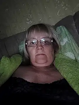 Snapshot of Violet5364 chatting on November 2025 08:43:01 PM Violet5364 online show from November 2025 08:43:01 PM