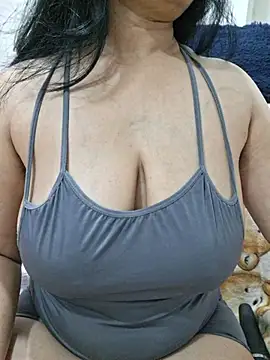 Snapshot of Jassi_Does chatting on July 2026 10:00:01 PM Jassi Does online show from July 2026 10:00:01 PM