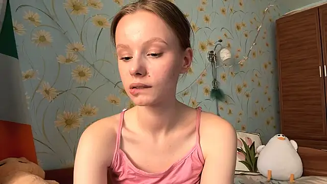 Snapshot of BeckyDwinell chatting on March 2025 12:14:02 PM BeckyDwinell online show from March 2025 12:14:02 PM