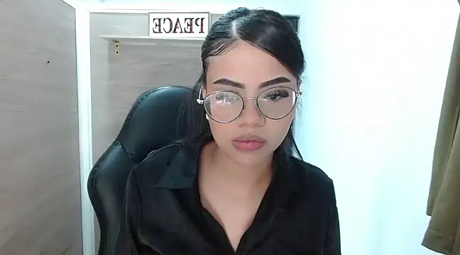 Snapshot of Sussan_love01 chatting on February 2025 05:42:01 PM Sussan love01 online show from February 2025 05:42:01 PM