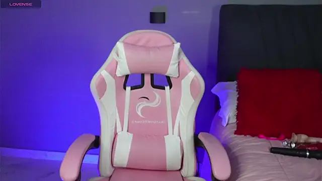 alejandra jonees online show from December 2025 10:29:02 PM