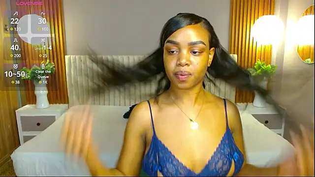 Snapshot of TianaSky chatting on March 2025 08:38:02 PM TianaSky online show from March 2025 08:38:02 PM