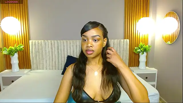 Snapshot of TianaSky chatting on March 2025 07:42:02 PM TianaSky online show from March 2025 07:42:02 PM