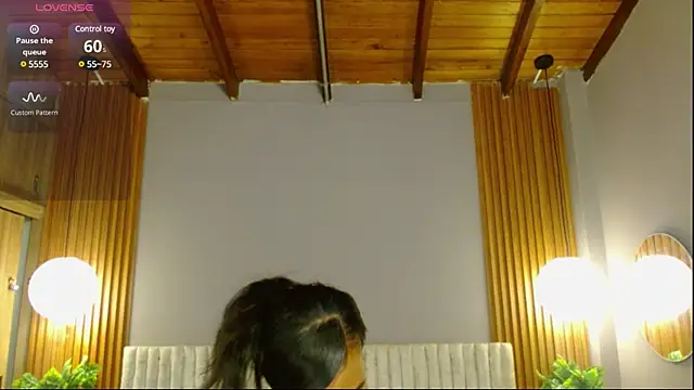 Snapshot of TianaSky chatting on March 2025 08:04:01 PM TianaSky online show from March 2025 08:04:01 PM