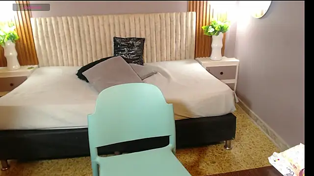 Snapshot of TianaSky chatting on September 2025 07:48:01 PM TianaSky online show from September 2025 07:48:01 PM