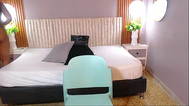 Snapshot of TianaSky chatting on September 2025 08:47:02 PM TianaSky online show from September 2025 08:47:02 PM