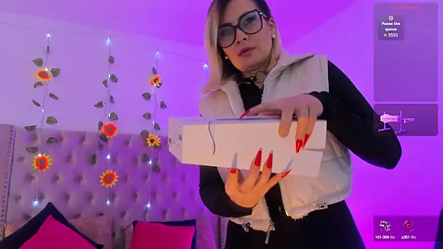 CandieGilson   online show from October 2025 11:41:02 AM