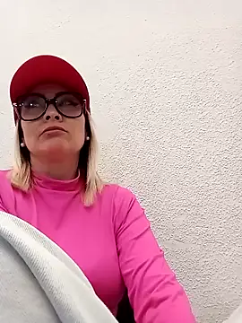 CandieGilson   online show from October 2025 11:42:02 AM