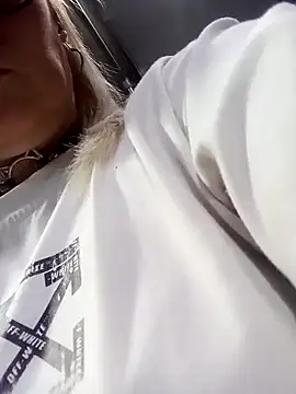 CandieGilson   online show from November 2025 10:48:01 AM