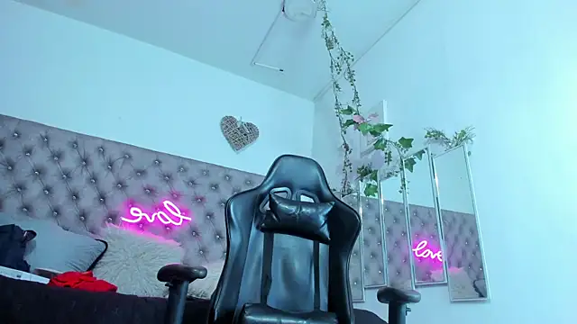 Snapshot of Naomii_Viper chatting on October 2025 11:10:01 AM Naomii Viper online show from October 2025 11:10:01 AM