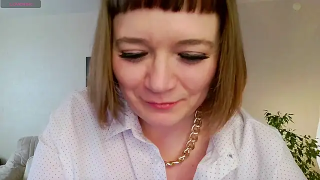 Snapshot of LizaMilfa chatting on March 2025 11:05:01 AM LizaMilfa online show from March 2025 11:05:01 AM