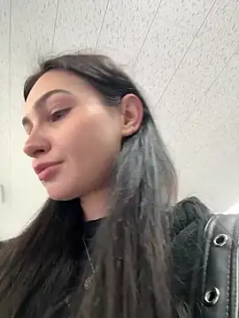 lunalovelee online show from September 2025 02:00:02 PM