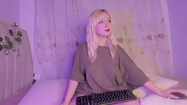 Snapshot of purplelilith3 chatting on September 2025 10:20:01 AM purplelilith3 online show from September 2025 10:20:01 AM