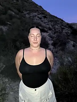 Mona Plus online show from September 2025 06:40:02 PM