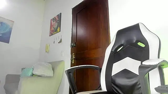 Daniloz  online show from February 2025 05:26:02 AM