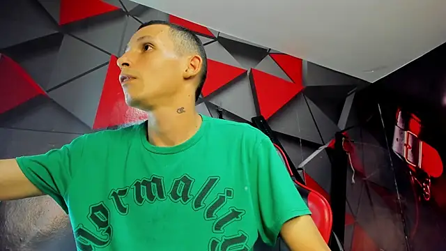 Isak Millan online show from November 2025 10:52:02 PM