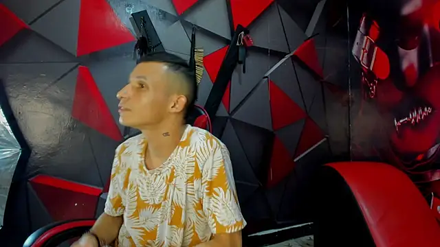 Isak Millan online show from December 2025 12:16:02 AM