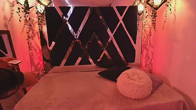 charlotte bluee online show from October 2025 06:47:02 PM