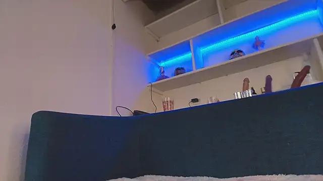 charlotte bluee online show from October 2025 12:17:01 PM