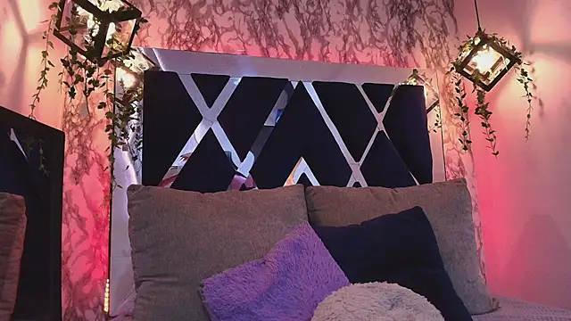 charlotte bluee online show from October 2025 06:45:02 PM