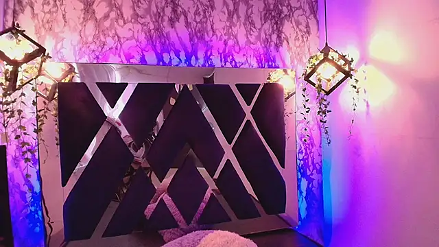 charlotte bluee online show from November 2025 12:17:01 PM