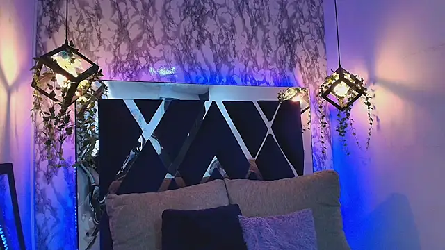 charlotte bluee online show from November 2025 06:19:01 PM