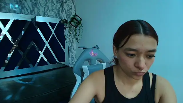 charlotte bluee online show from December 2025 06:49:02 PM